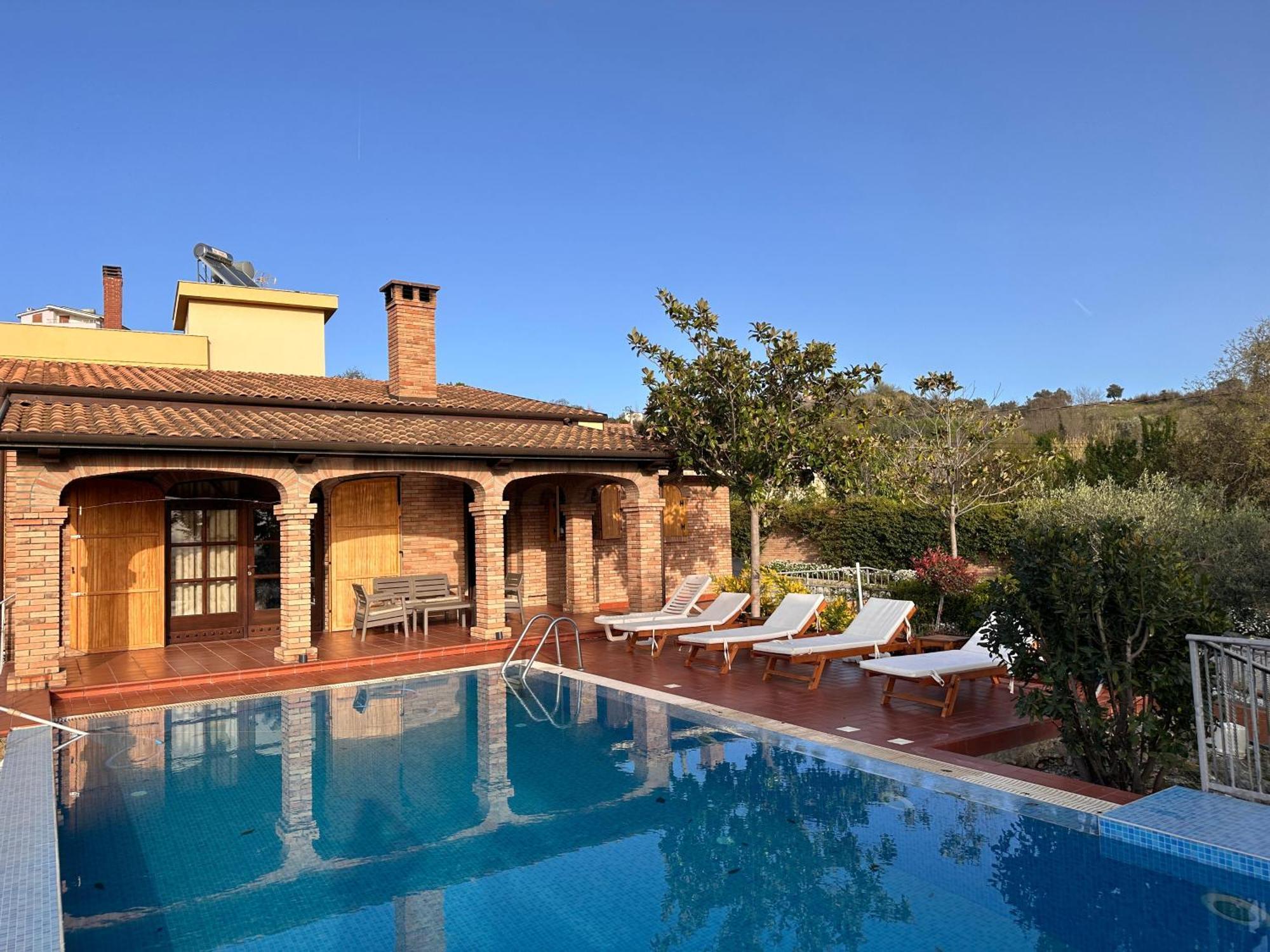 Villa “Pool & Sun” Durrës Eksteriør billede